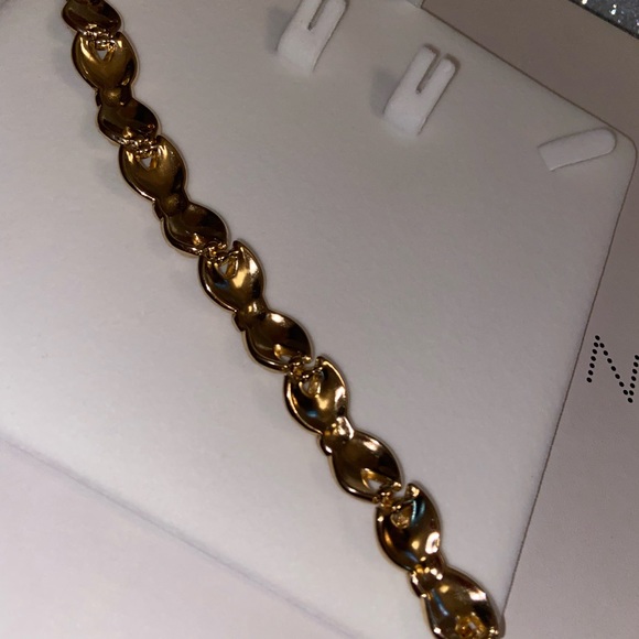 Trifari bracelet with a crown  the best of trifari - Picture 5 of 10